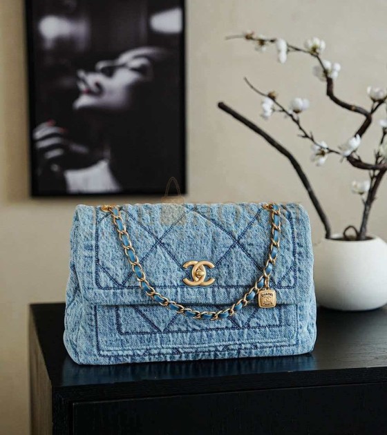 Ch**el Classic Flap Bag Maxi Denim Blue Size 35*10*24CM AS5734