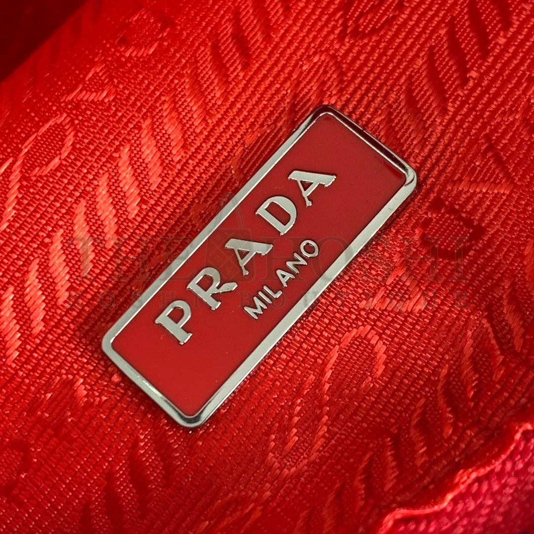 Pra*a Re-Edition 2005 Shoulder Bag In Red Re-Nylon Master Quality