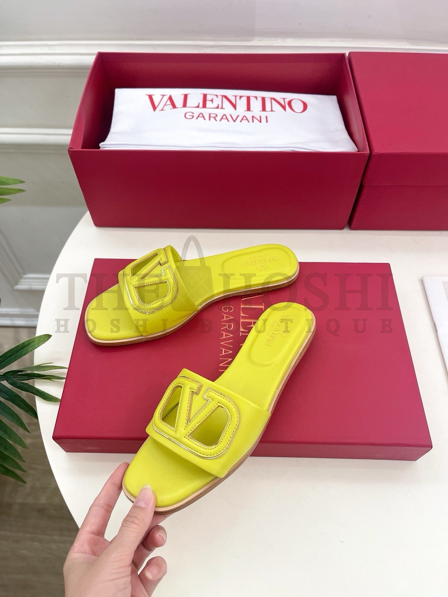Va1e*ntin0 VLogo Cut-out Slide Sandals in Yellow Leather Master Quality