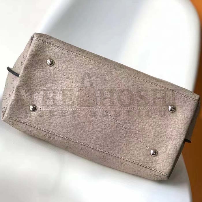 L0vis Vvtt0n LV Women Carmel Hobo Bag Gris Souris Gray Mahina Perforated Calfskin Leather Master Quality