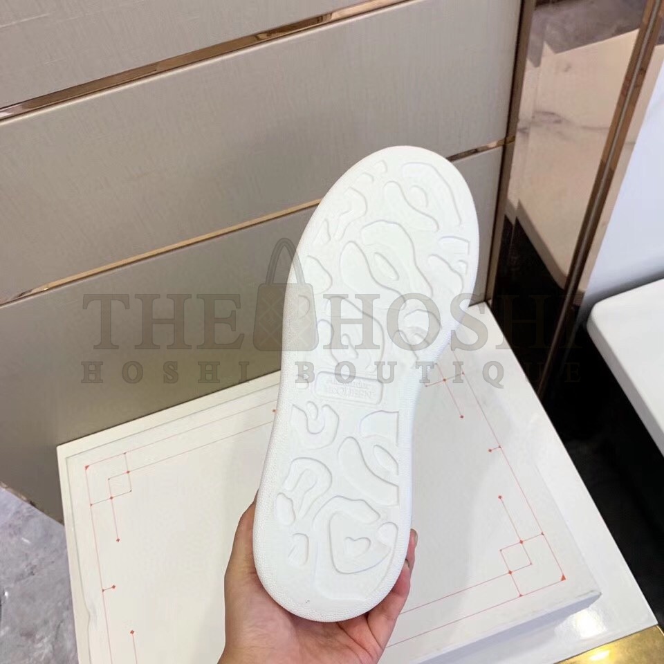 A1exa*der Mcqv*en Women