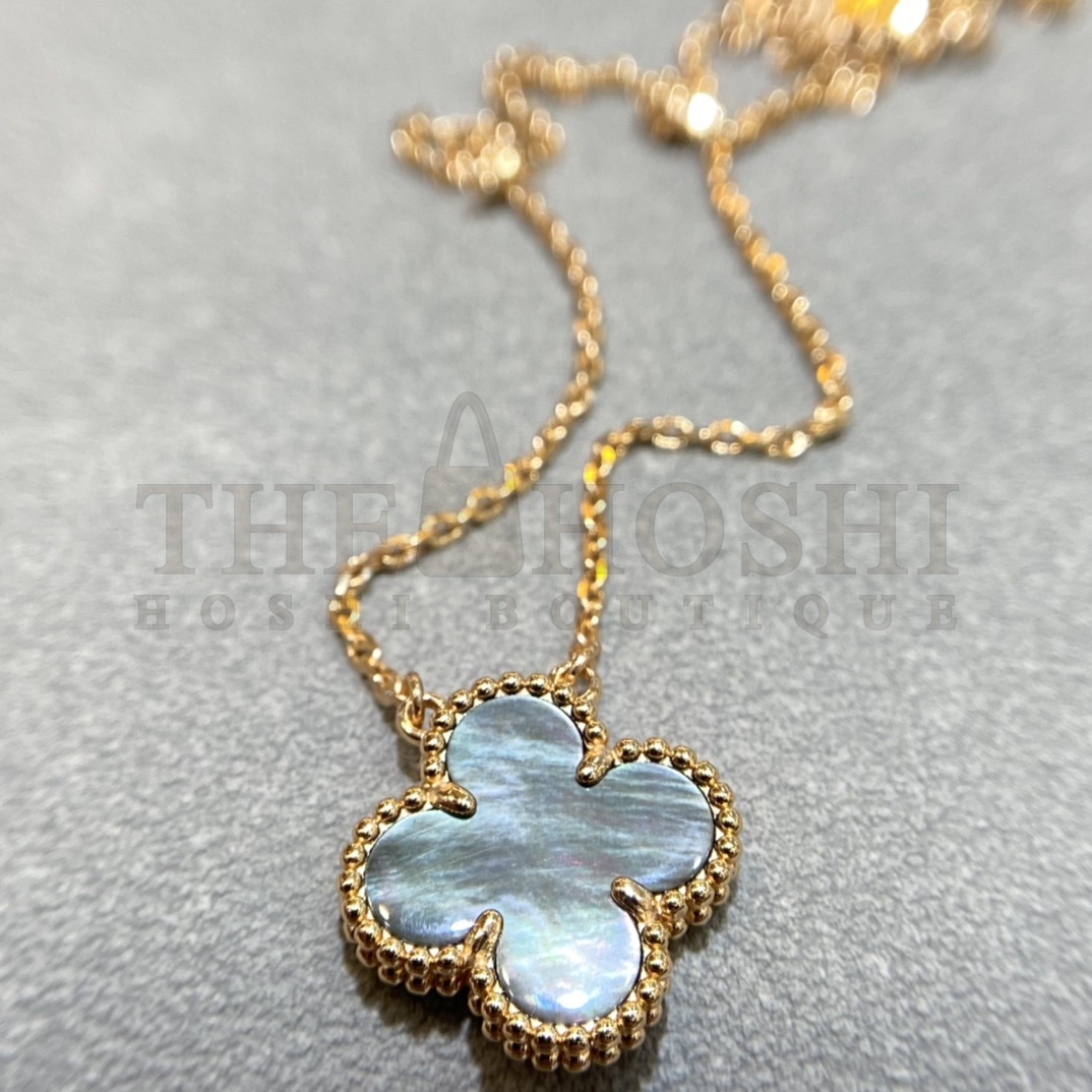 V*n Cl**f & Arpels Clover Necklace in Fine Gray, Vintage Alhambra pendant Master Quality