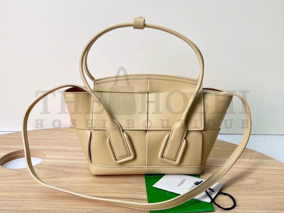 B0tt*ga Ven*ta Arco Mini Bag In Beige Intrecciato Calfskin Master Quality