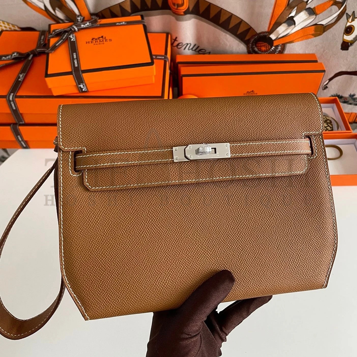 H**me5 Kelly Depeches 25 Pouch in Gold Epsom Calfskin Master Quality