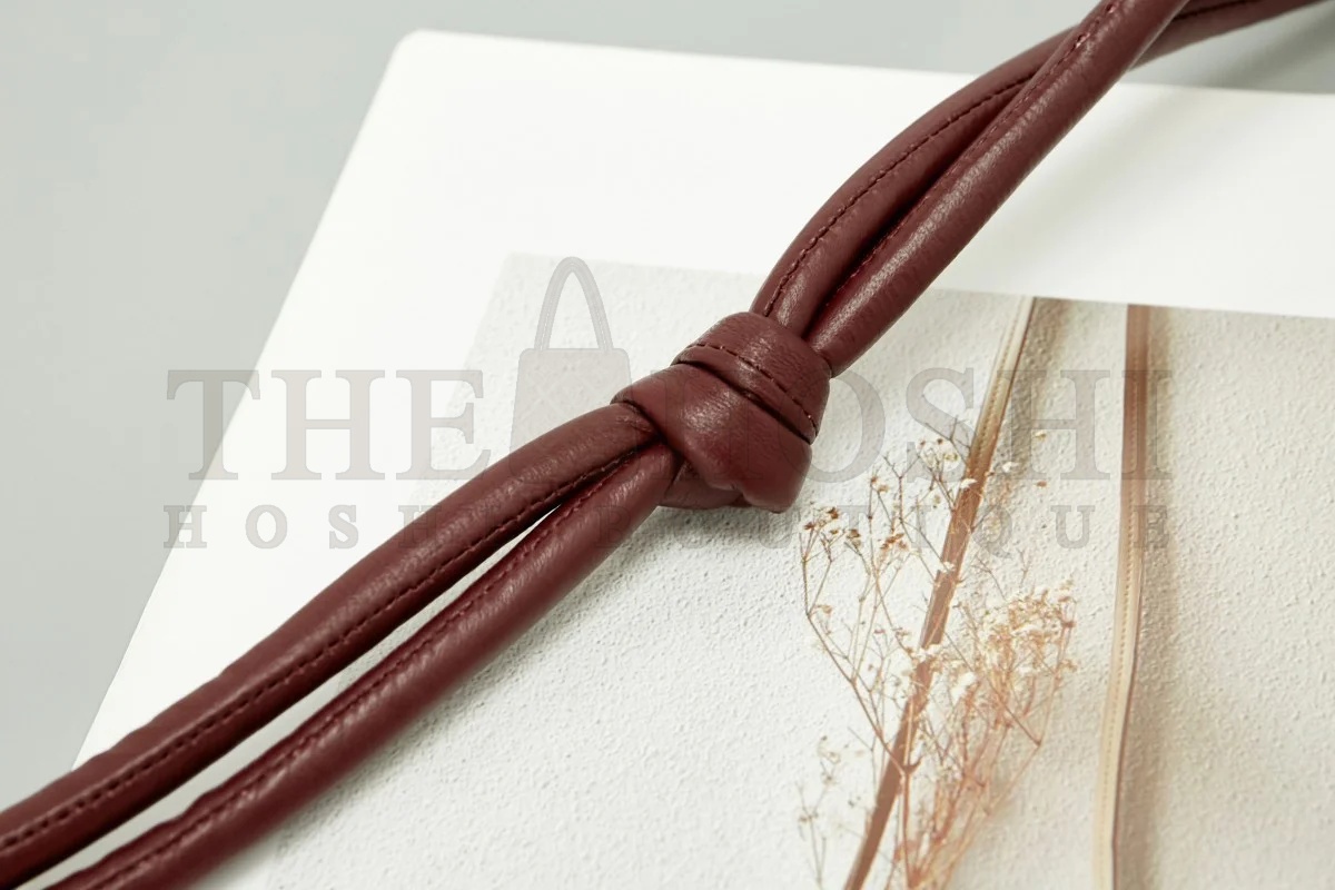 B0tt*ga Ven*ta Mini Cassette Camera Bag In Bordeaux Lambskin Master Quality