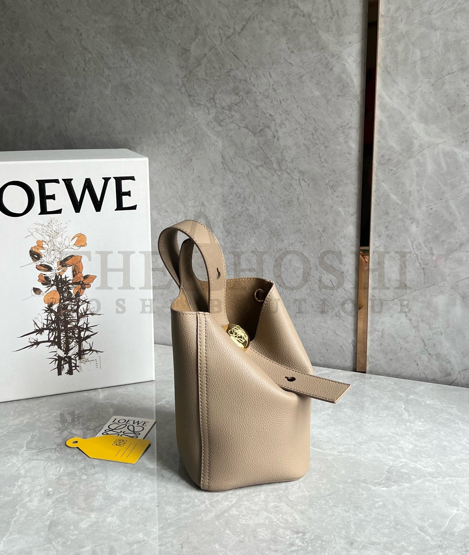 L0ew* Mini Pebble Bucket Bag in Sand Grained Leather Master Quality