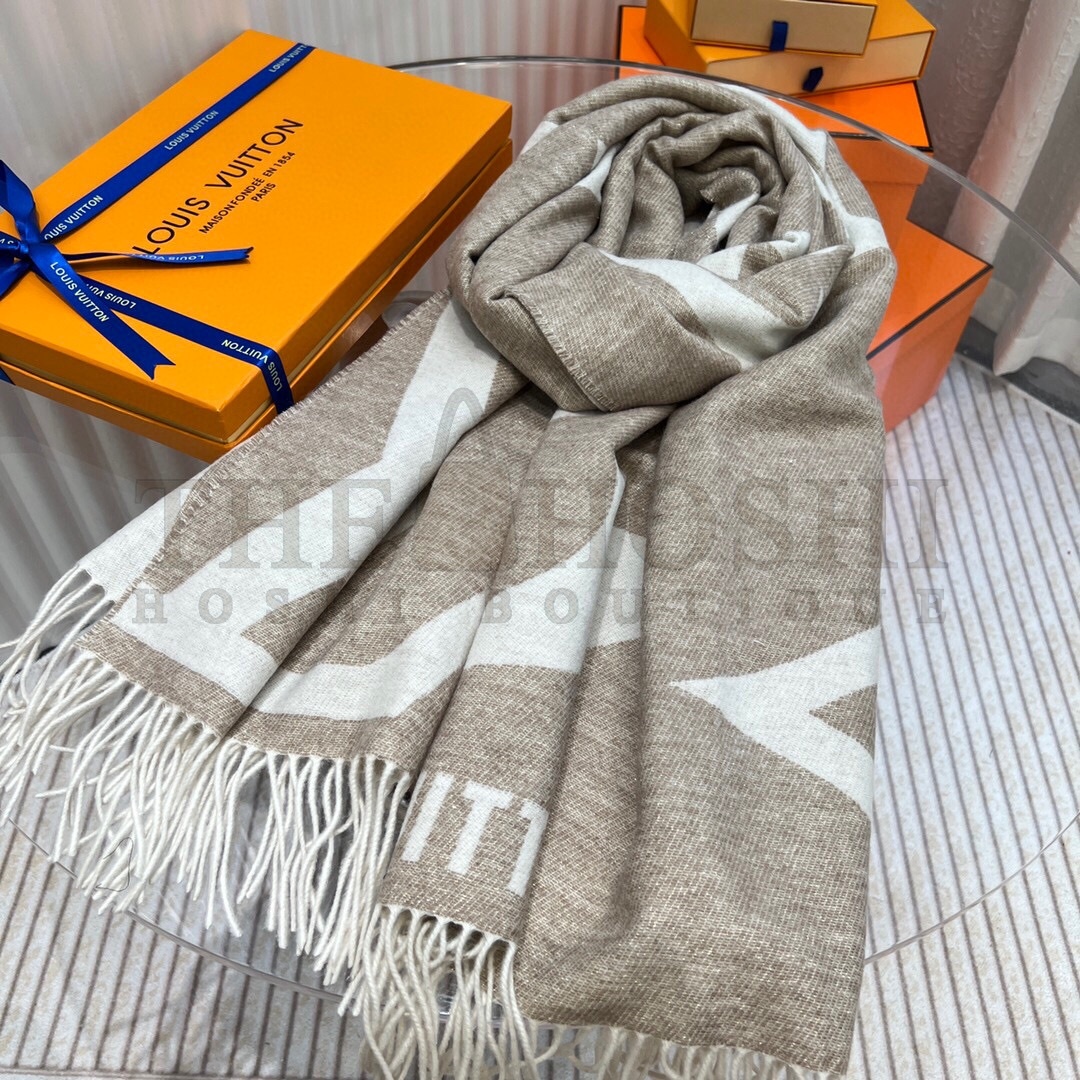 L0vis Vvtt0n LV Unisex Ultimate Shine Scarf Beige Allover Monogram Pattern Fringe Finish Master Quality