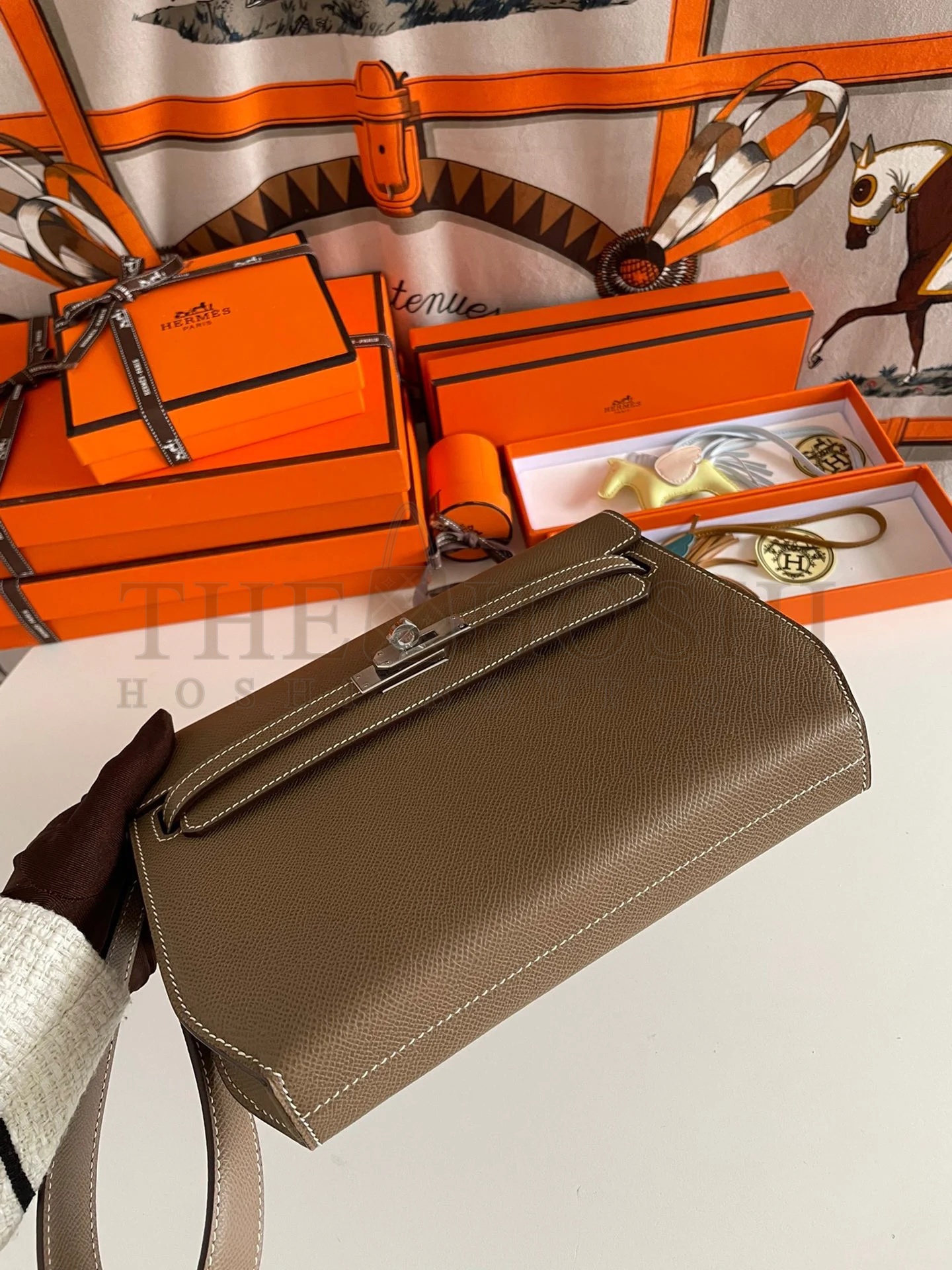 H**me5 Kelly Depeches 25 Pouch in Taupe Epsom Calfskin Master Quality