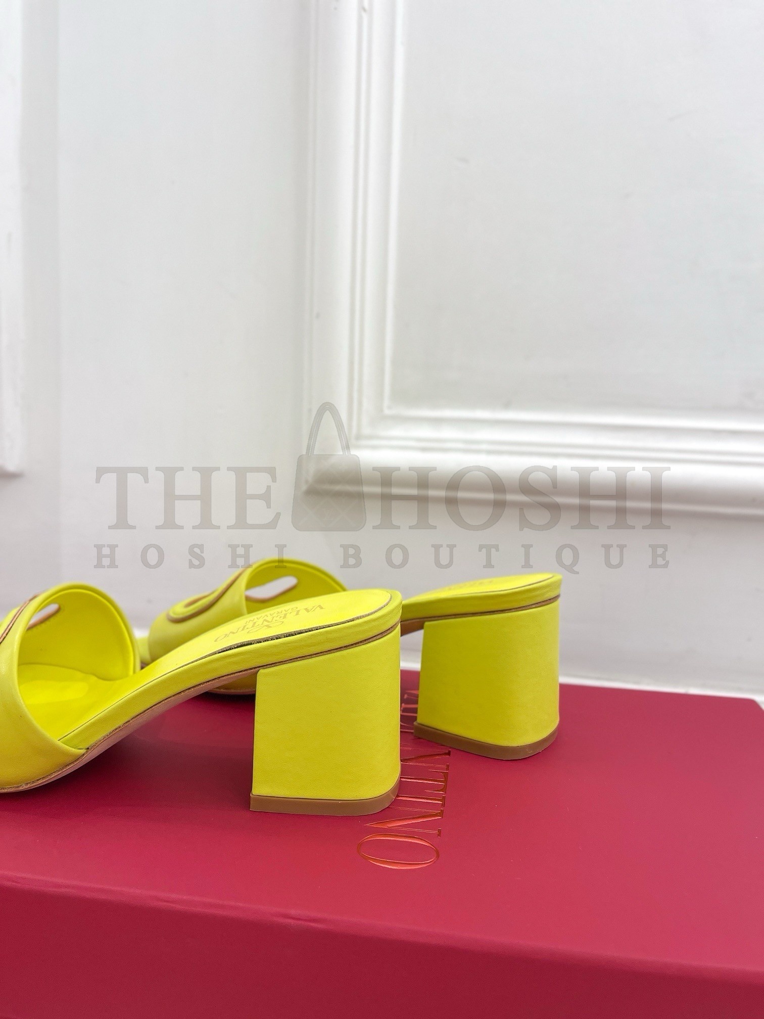 Va1e*ntin0 VLogo Cut-out Slide Sandals 60mm in Yellow Leather Master Quality