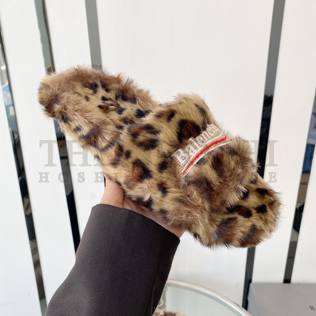 Ba1en*iaga Cozy Inspired Plush Slippers Sandals Master Quality