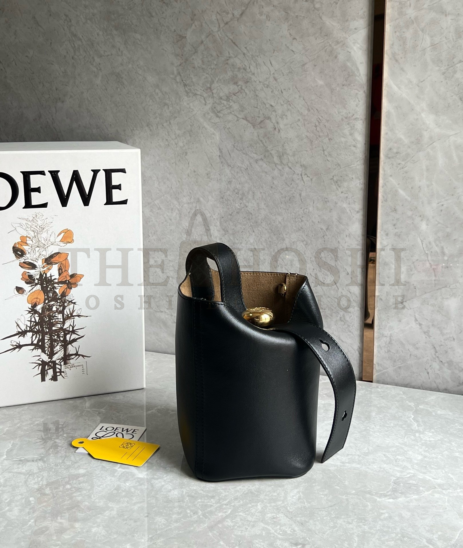L0ew* Mini Pebble Bucket Bag in Black Calfskin Master Quality