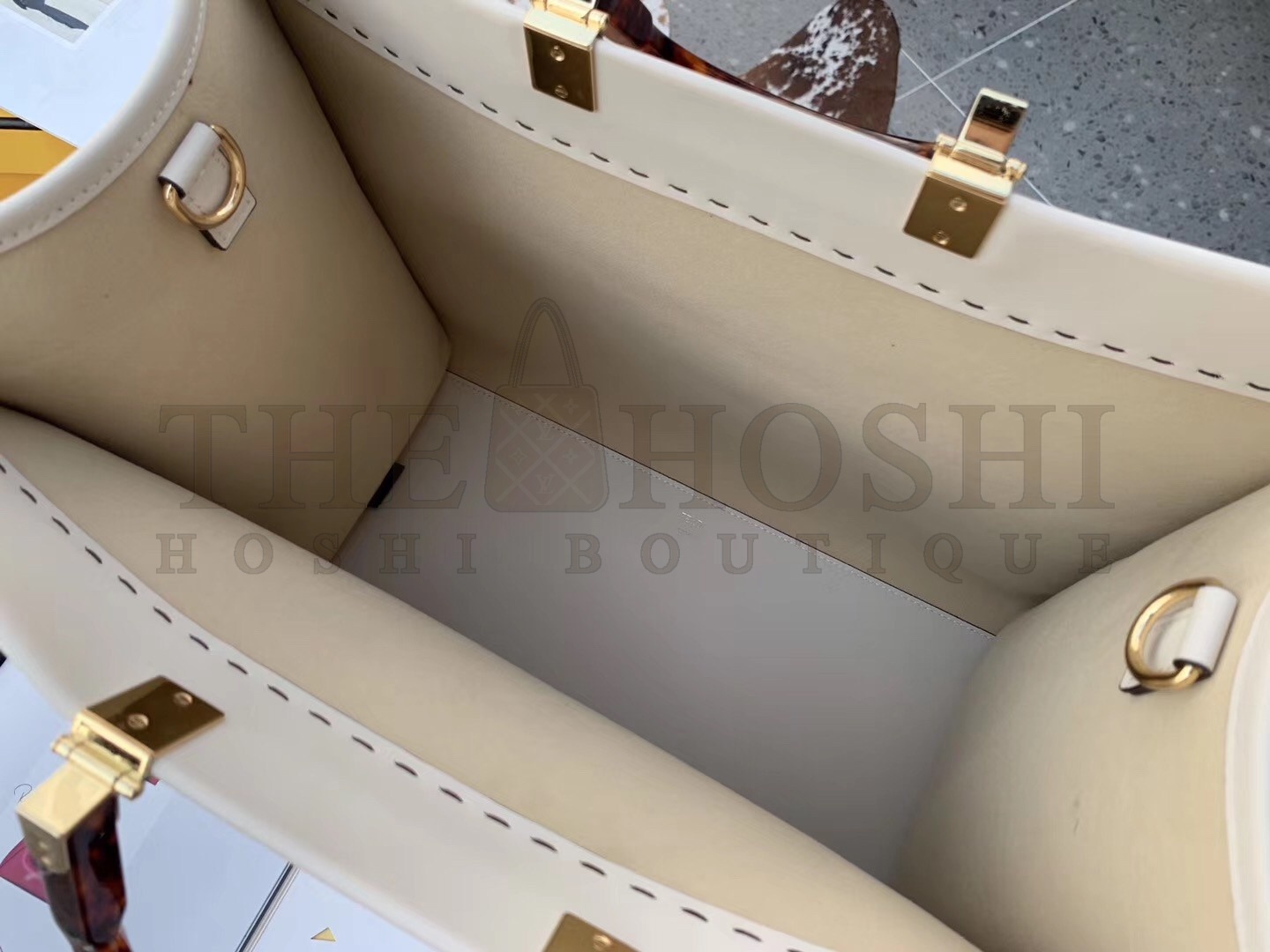 F**di Sunshine Large Tote Bag In White Calfskin Master Quality