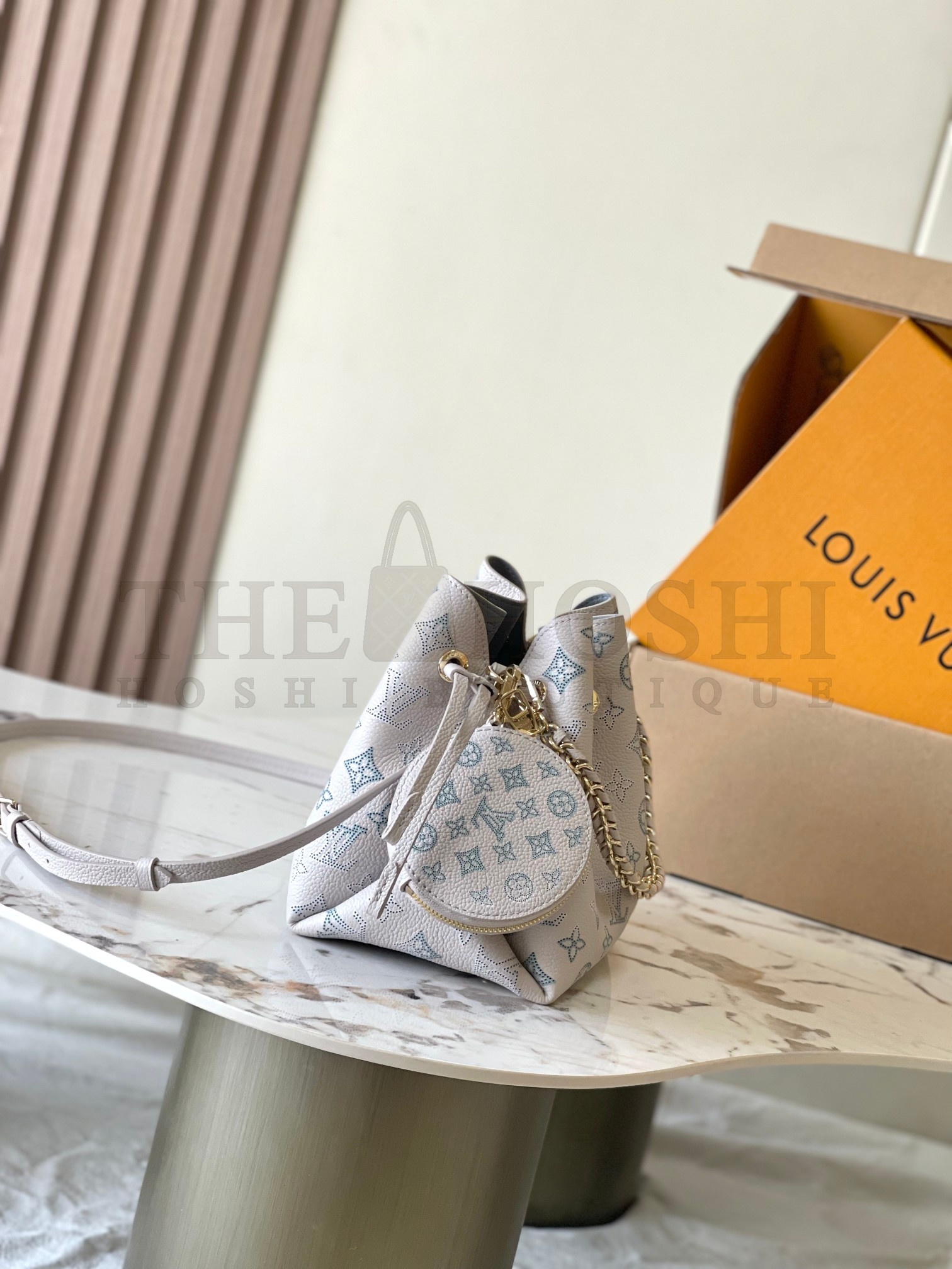 L0vis Vvtt0n LV Women Bella Bucket Bag Mahina Perforated Calf Leather 19.0 x 22.0 x 14.0cm Master Quality