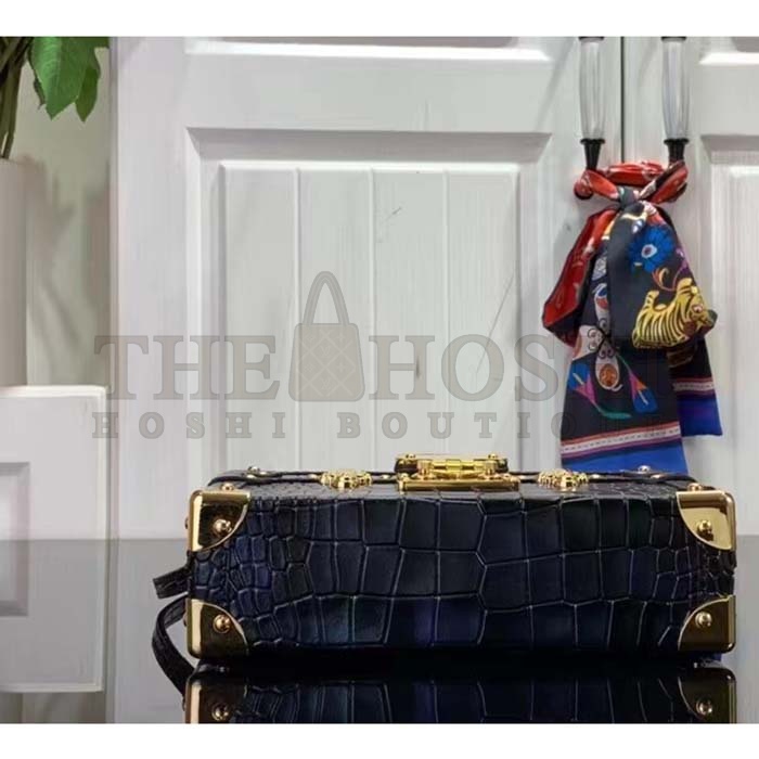L0vis Vvtt0n LV Women Petite Malle Handbag Saphir Blue Brilliant Niloticus Leather Master Quality