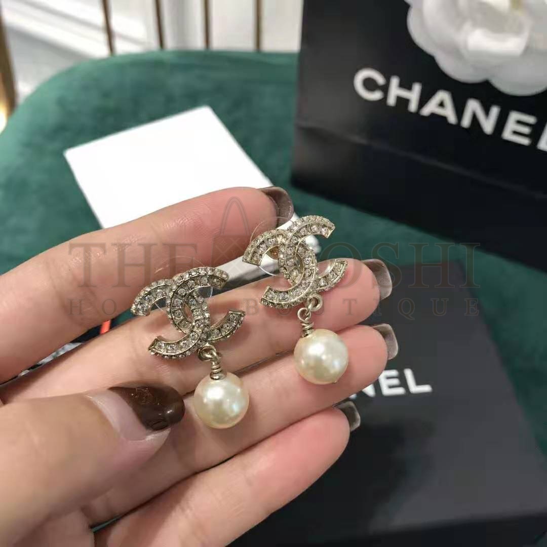 Ch**el Women Earrings in Metal Glass Pearls Resin & Diamantés-White Master Quality