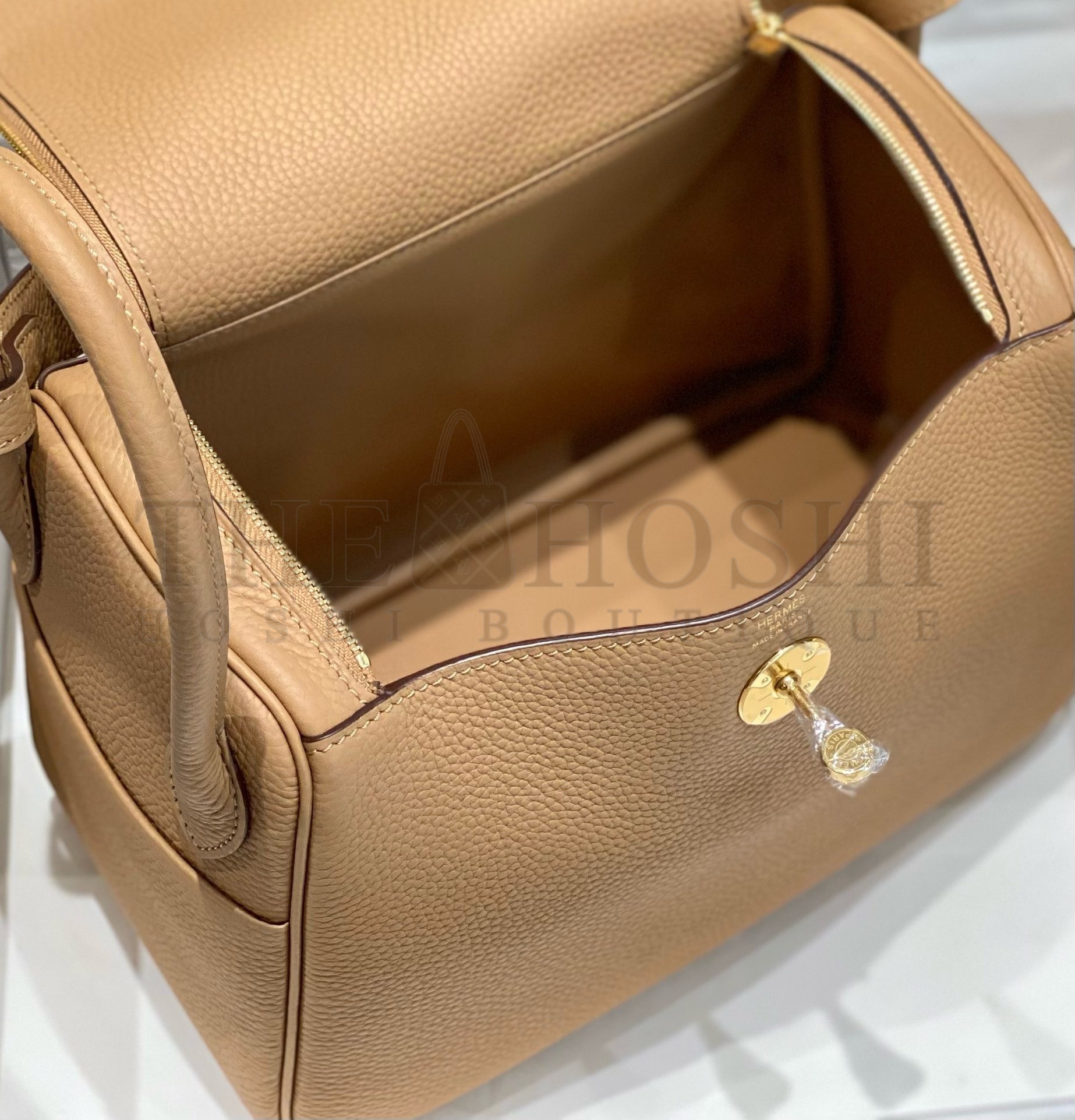 H**me5 Lindy 26cm Bag In Chai Clemence Leather GHW Master Quality
