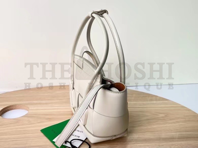 B0tt*ga Ven*ta Arco Mini Bag In White Intrecciato Calfskin Master Quality