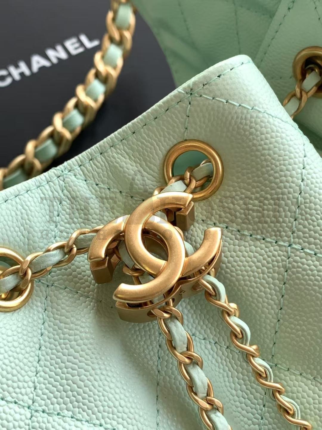 Ch**el 25C AS5293 Hobo Drawstring Bag Green Caviar Leather with Gold Chain 30x26x14cm Master Quality
