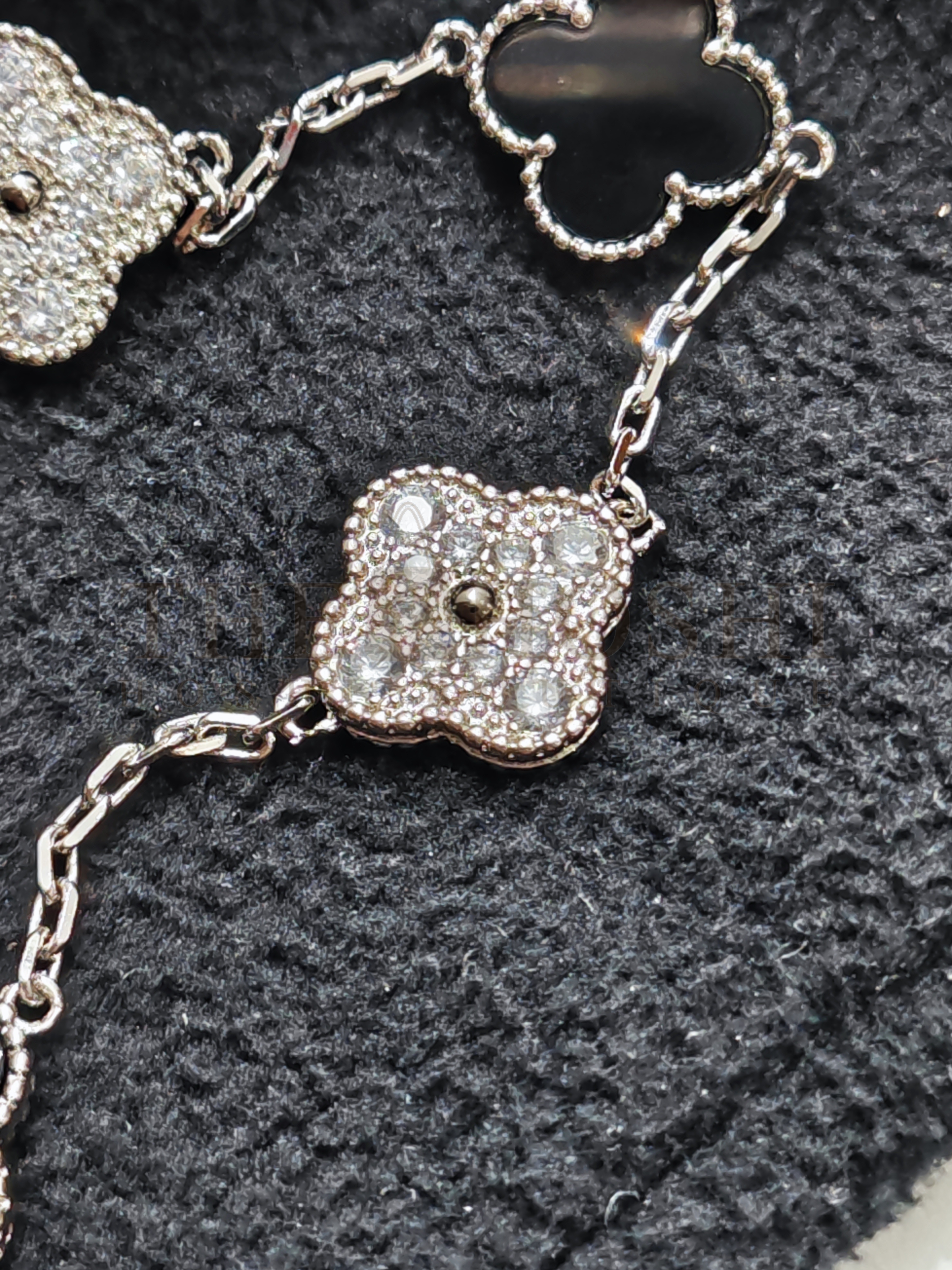 V*n Cl**f & Arpels Clover Bracelet, Vintage Alhambra bracelet, 5 motifs Master Quality