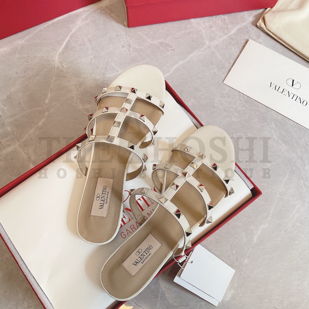 Va1e*ntin0 Garavani Rockstud Flat Sandals In White Calfskin Master Quality