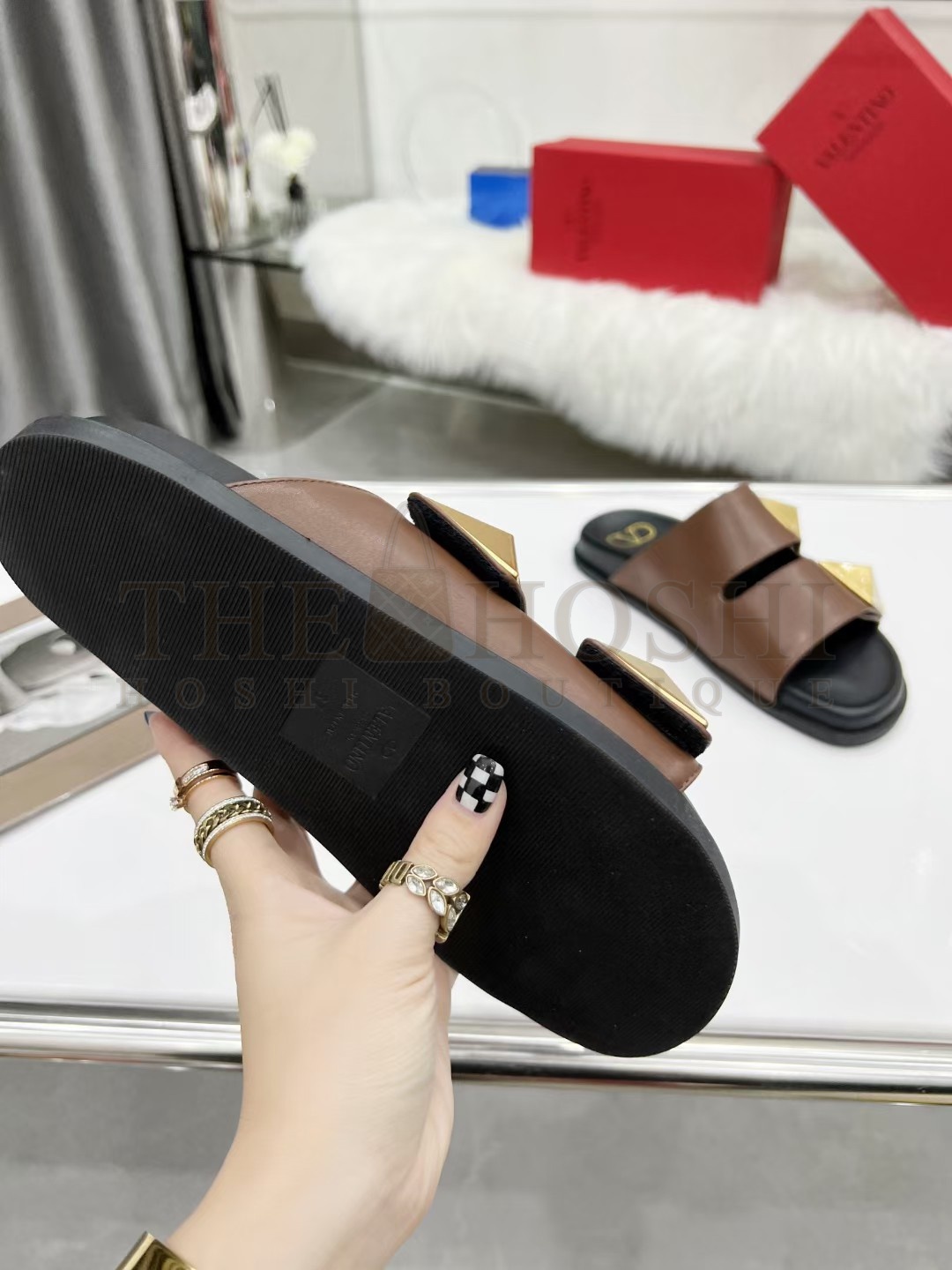 Va1e*ntin0 sandals Master Quality