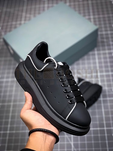 A1exa*der Mcqv*en Sole Sneakers Black/Black/White Master Quality