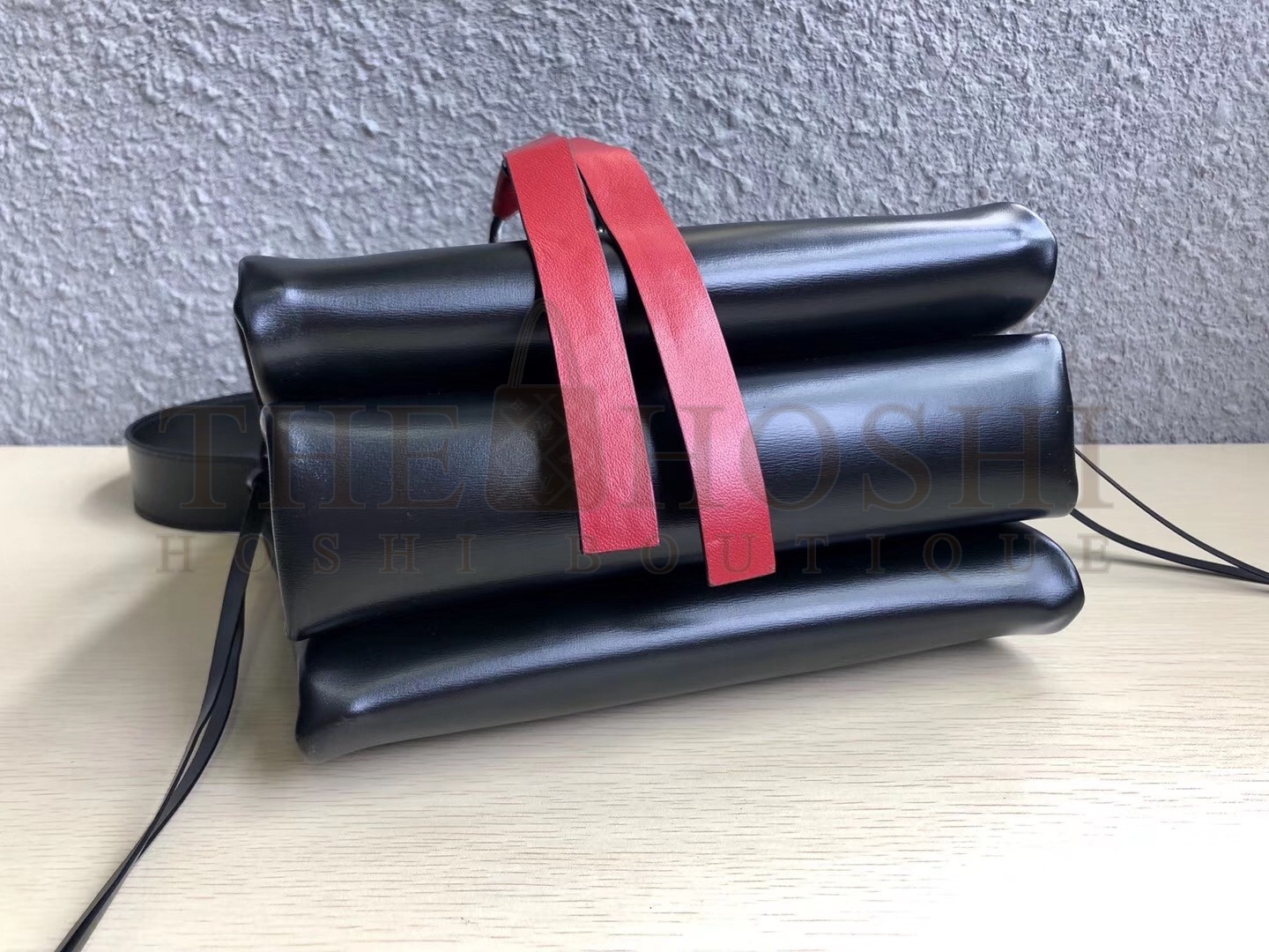 Va1e*ntin0 Small Love Vring Shoulder Black Bag Master Quality