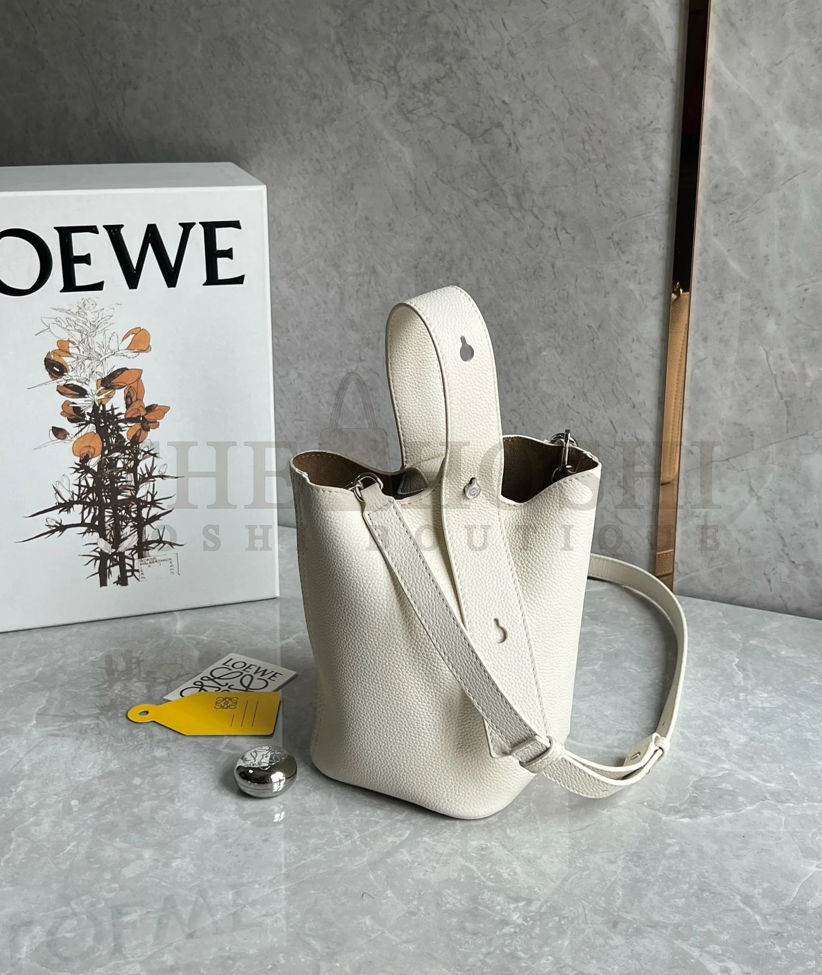 L0ew* Mini Pebble Bucket Bag in White Grained Leather Master Quality