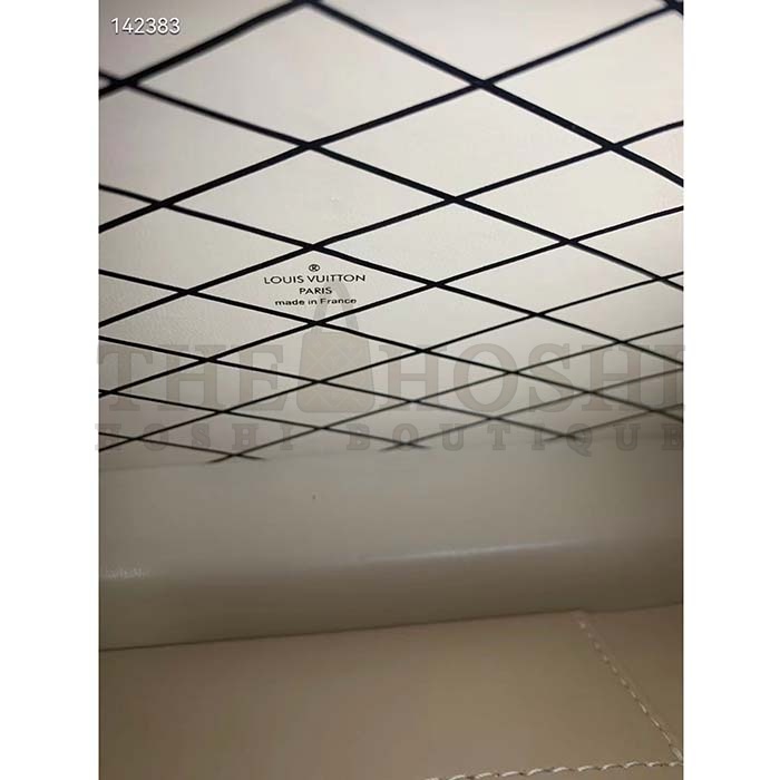 L0vis Vvtt0n LV Women Petite Malle Handbag Metallise Froisse Silver Brilliant Alligator Leather Master Quality