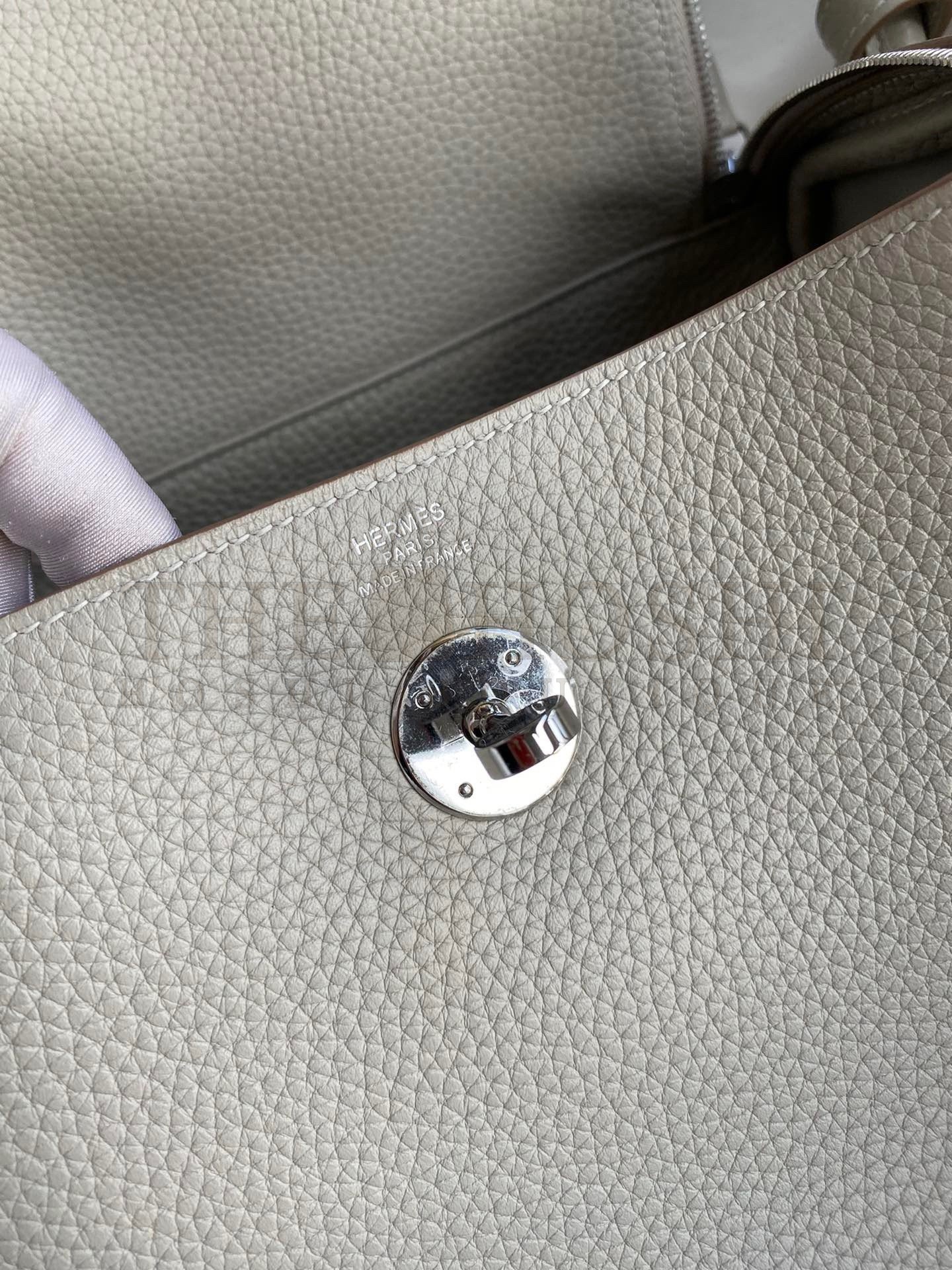 H**me5 Lindy 26 Handmade Bag In Beton Clemence Leather Master Quality