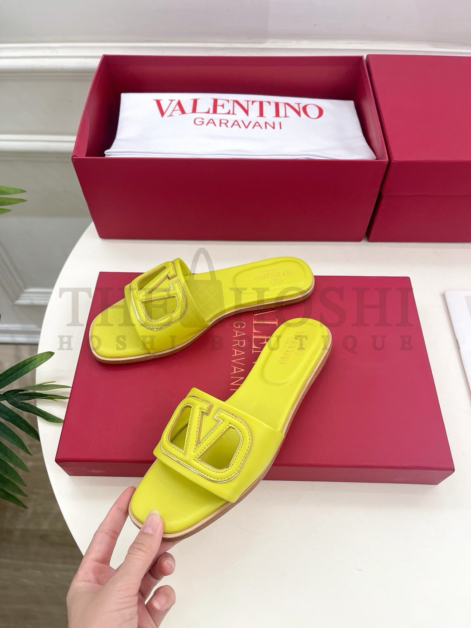 Va1e*ntin0 VLogo Cut-out Slide Sandals in Yellow Leather Master Quality