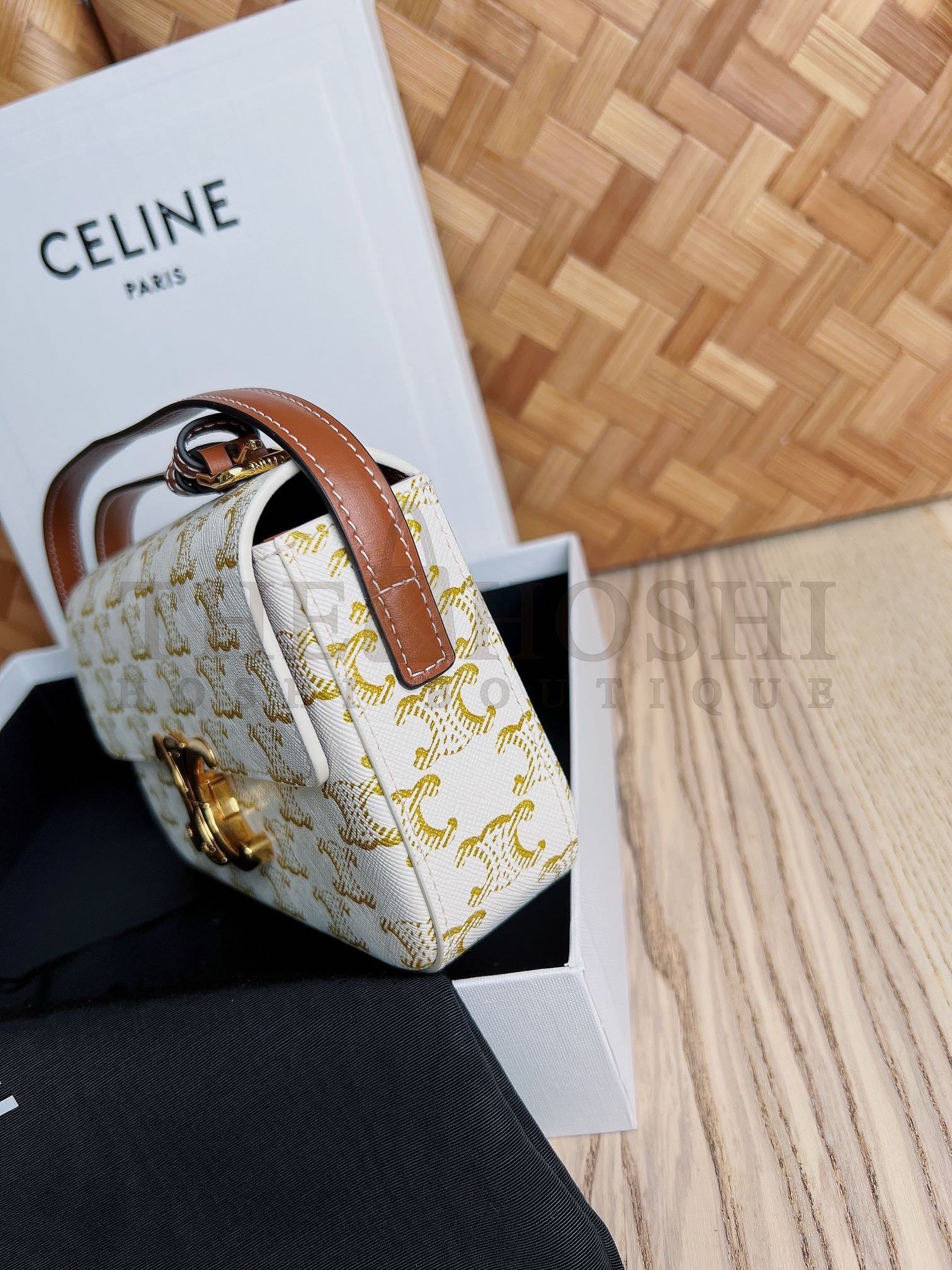 Ce1i*e Claude Shoulder Bag in White Triomphe Canvas Master Quality