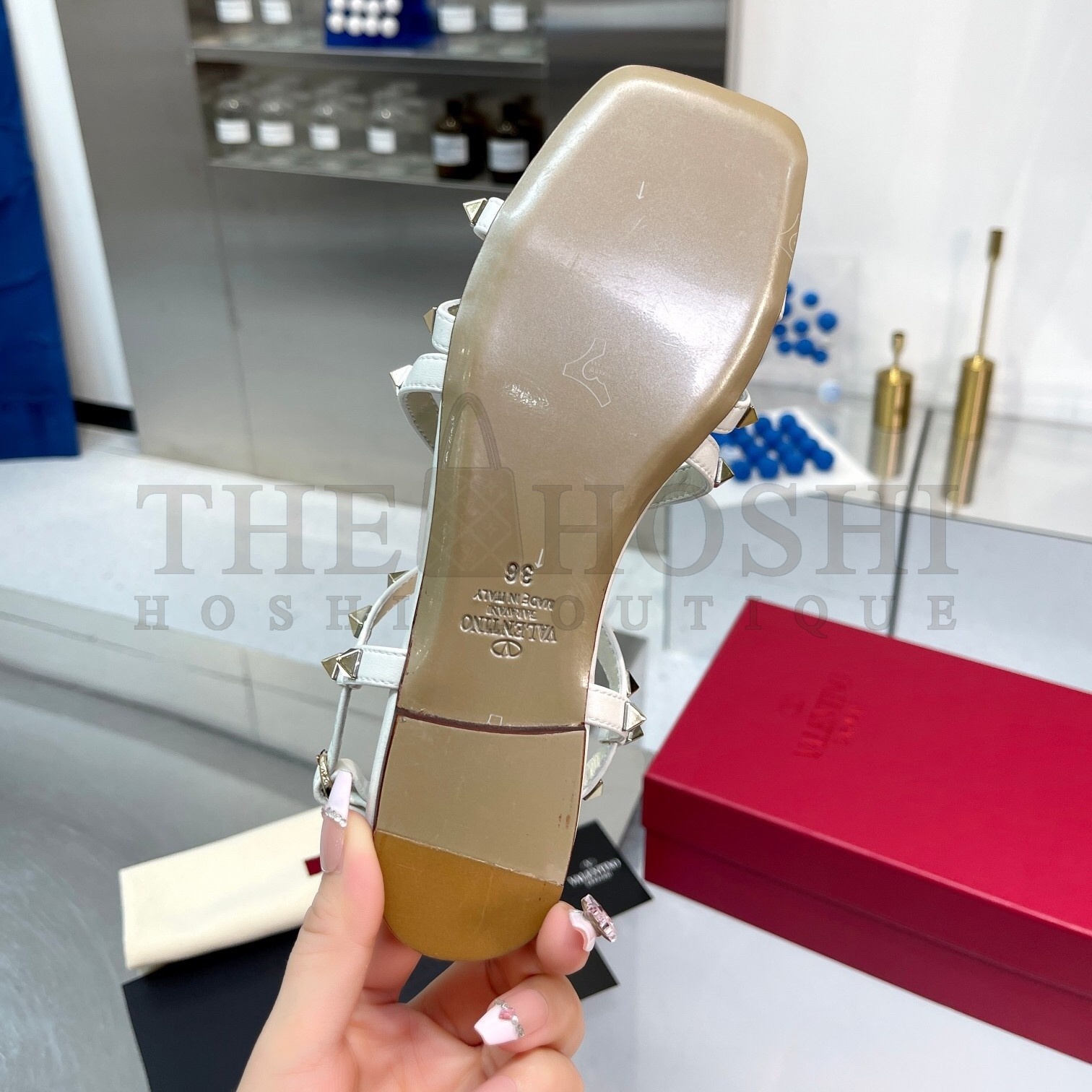 Va1e*ntin0 Rockstud Flat Sandals with Straps in White Leather Master Quality