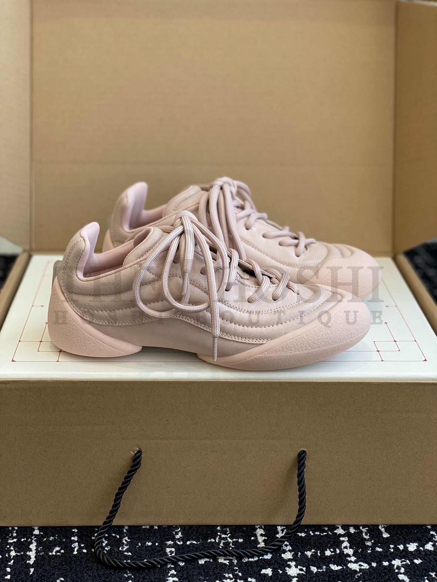 A1exa*der Mcqv*en Women