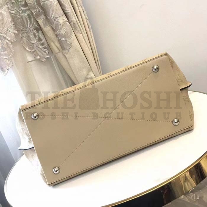 L0vis Vvtt0n LV Women Carmel Hobo Bag Crème Beige Mahina Perforated Calf Leather Master Quality