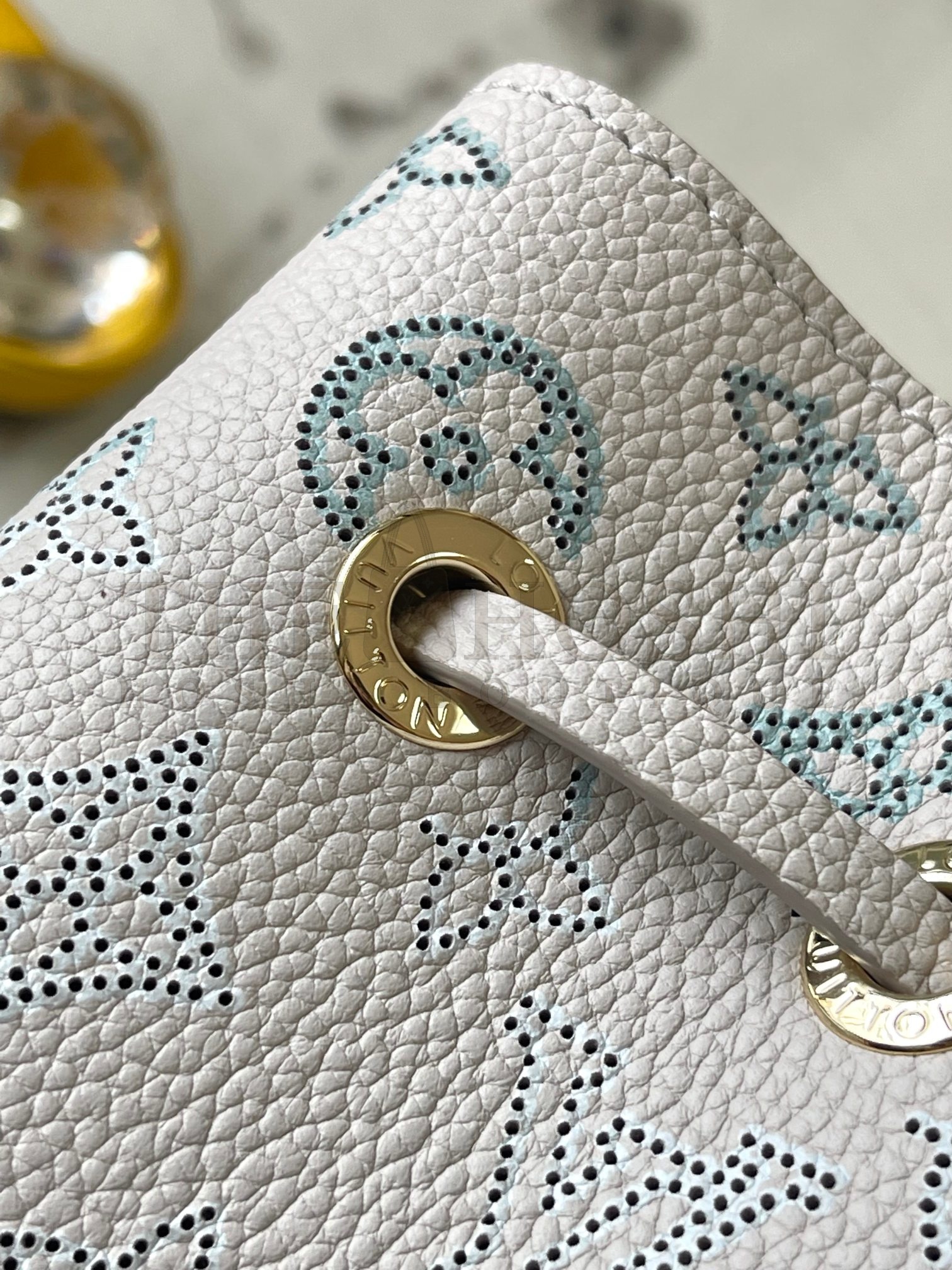 L0vis Vvtt0n LV Women Bella Bucket Bag Mahina Perforated Calf Leather 19.0 x 22.0 x 14.0cm Master Quality