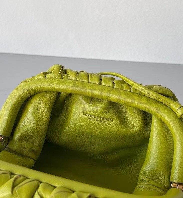 B0tt*ga Ven*ta Mini Pouch In Kiwi Intrecciato Lambskin Master Quality