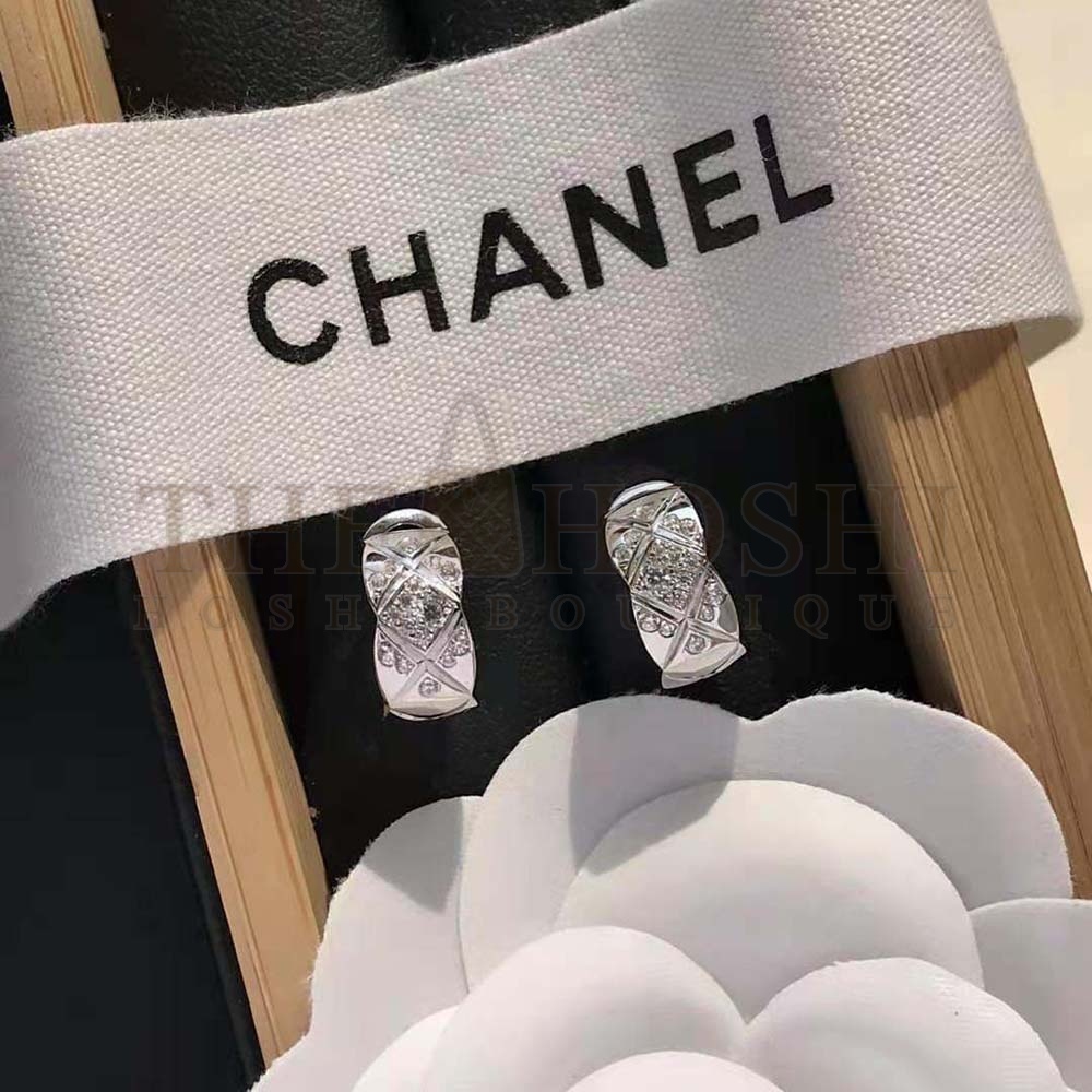 Ch**el Women Coco Crush Earrings in 18K White Gold Master Quality