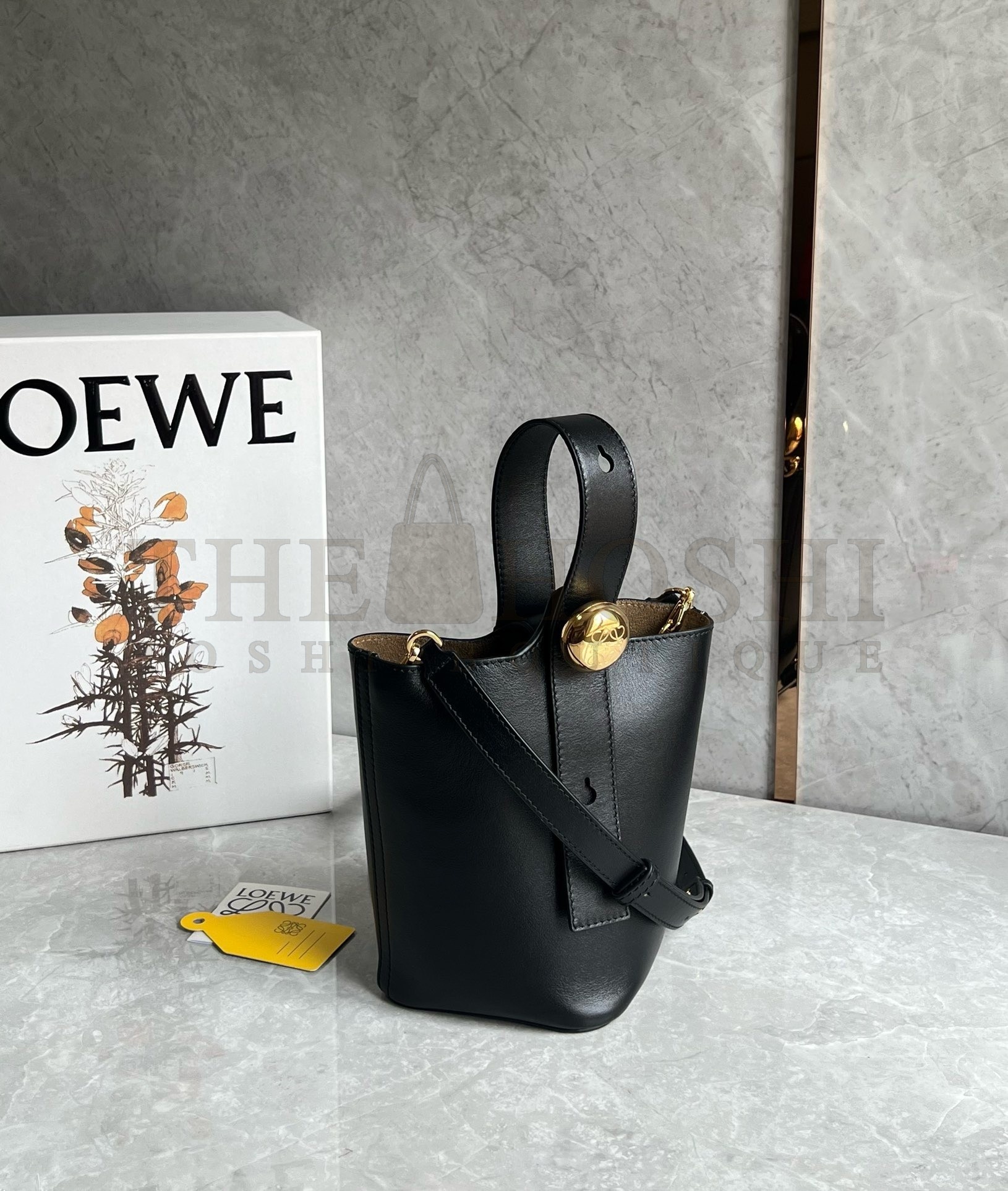 L0ew* Mini Pebble Bucket Bag in Black Calfskin Master Quality