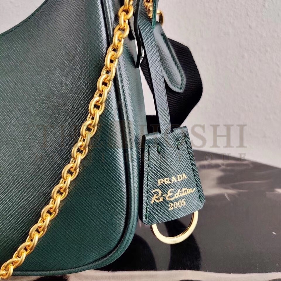 Pra*a Re-Edition 2005 Shoulder Bag In Green Saffiano Leather Master Quality