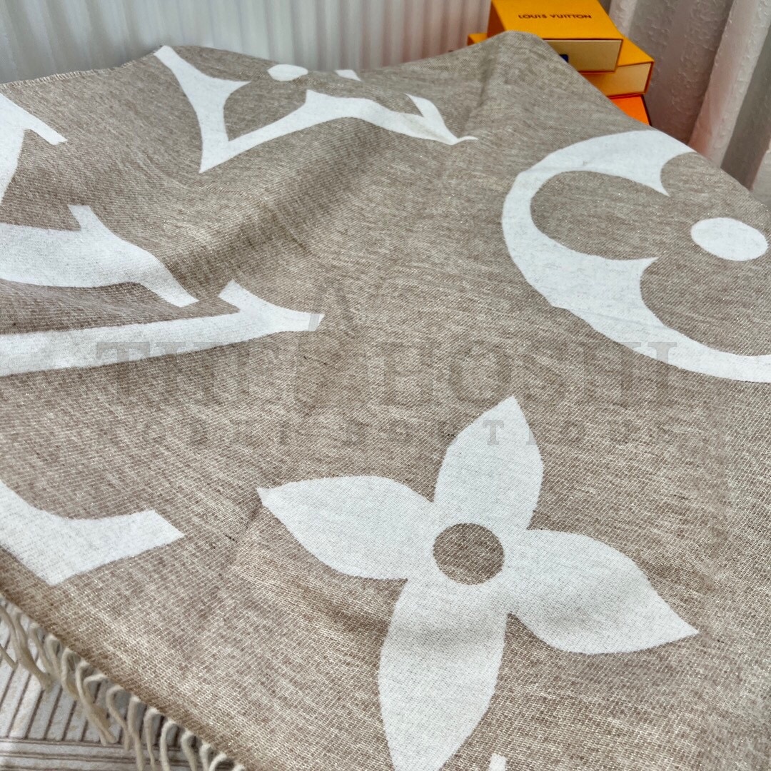 L0vis Vvtt0n LV Unisex Ultimate Shine Scarf Beige Allover Monogram Pattern Fringe Finish Master Quality