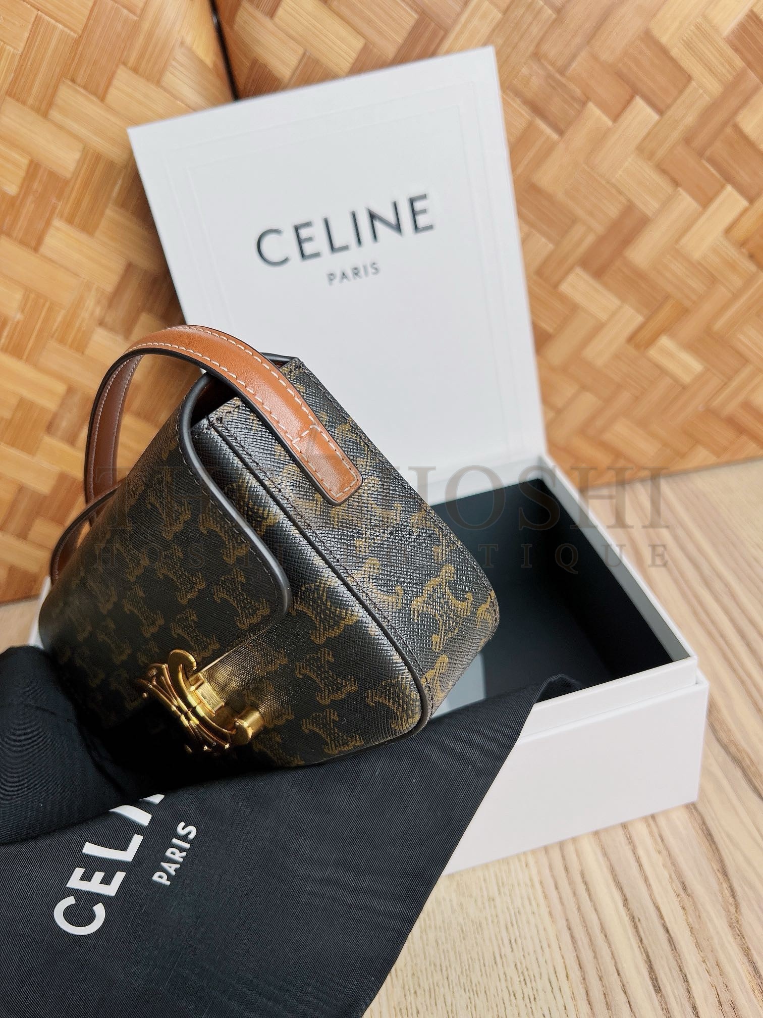 Ce1i*e Claude Shoulder Bag in Black Triomphe Canvas Master Quality