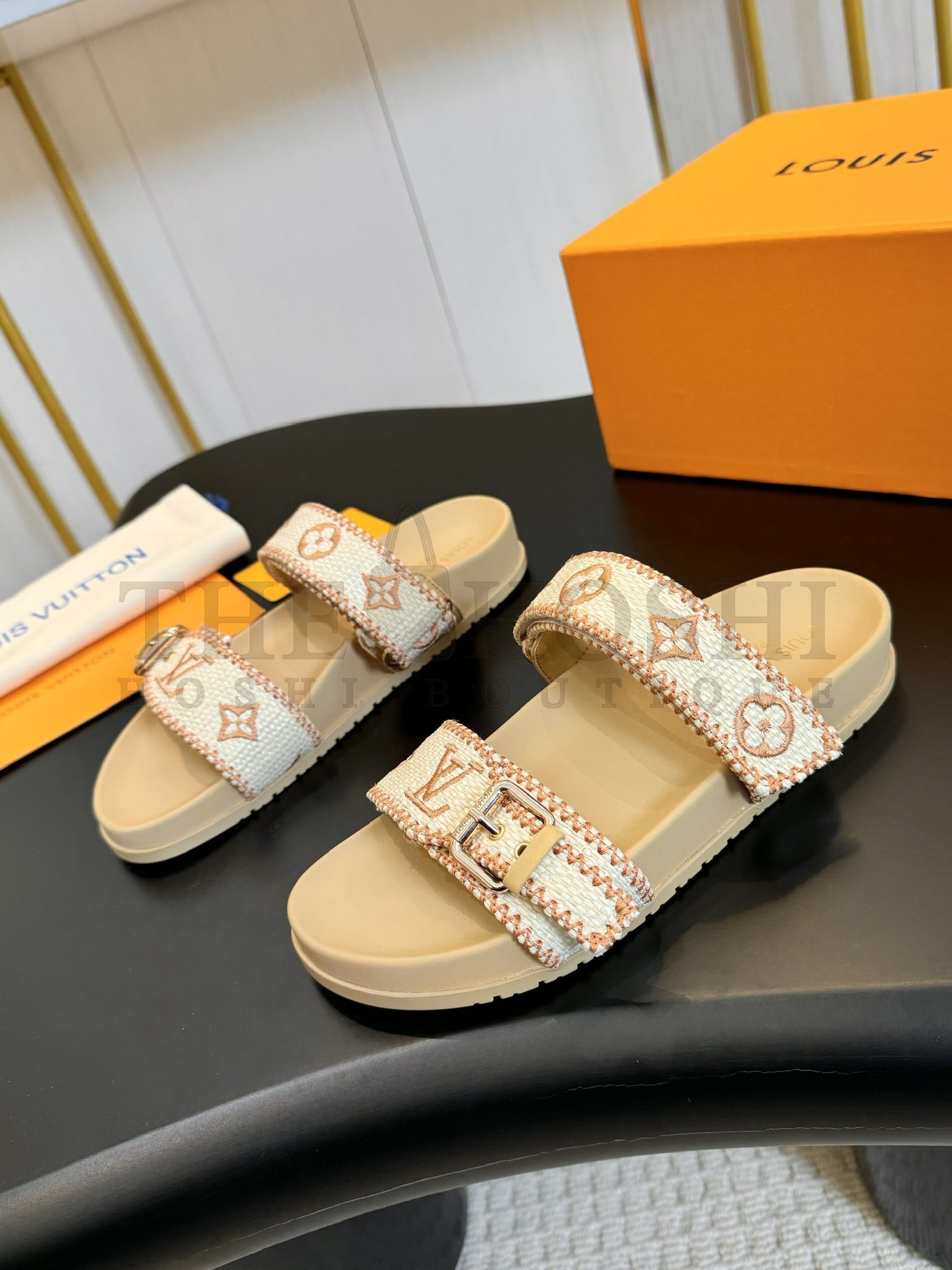 LV slippers sandals Master Quality