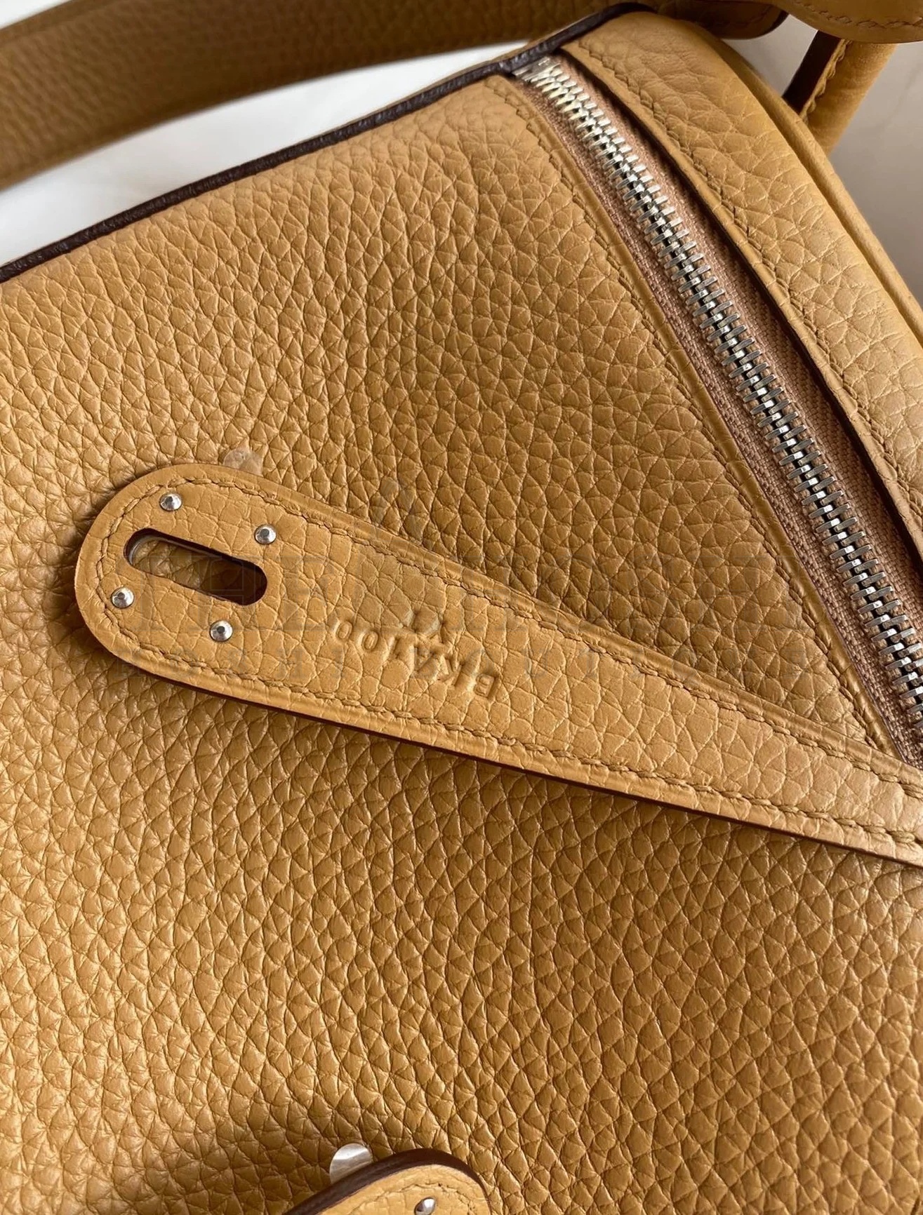 H**me5 Lindy 26 Handmade Bag In Biscuit Clemence Leather Master Quality