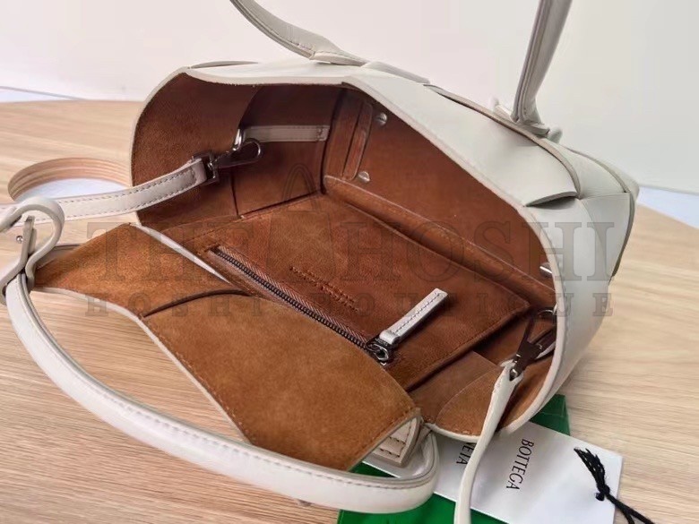 B0tt*ga Ven*ta Arco Mini Bag In White Intrecciato Calfskin Master Quality