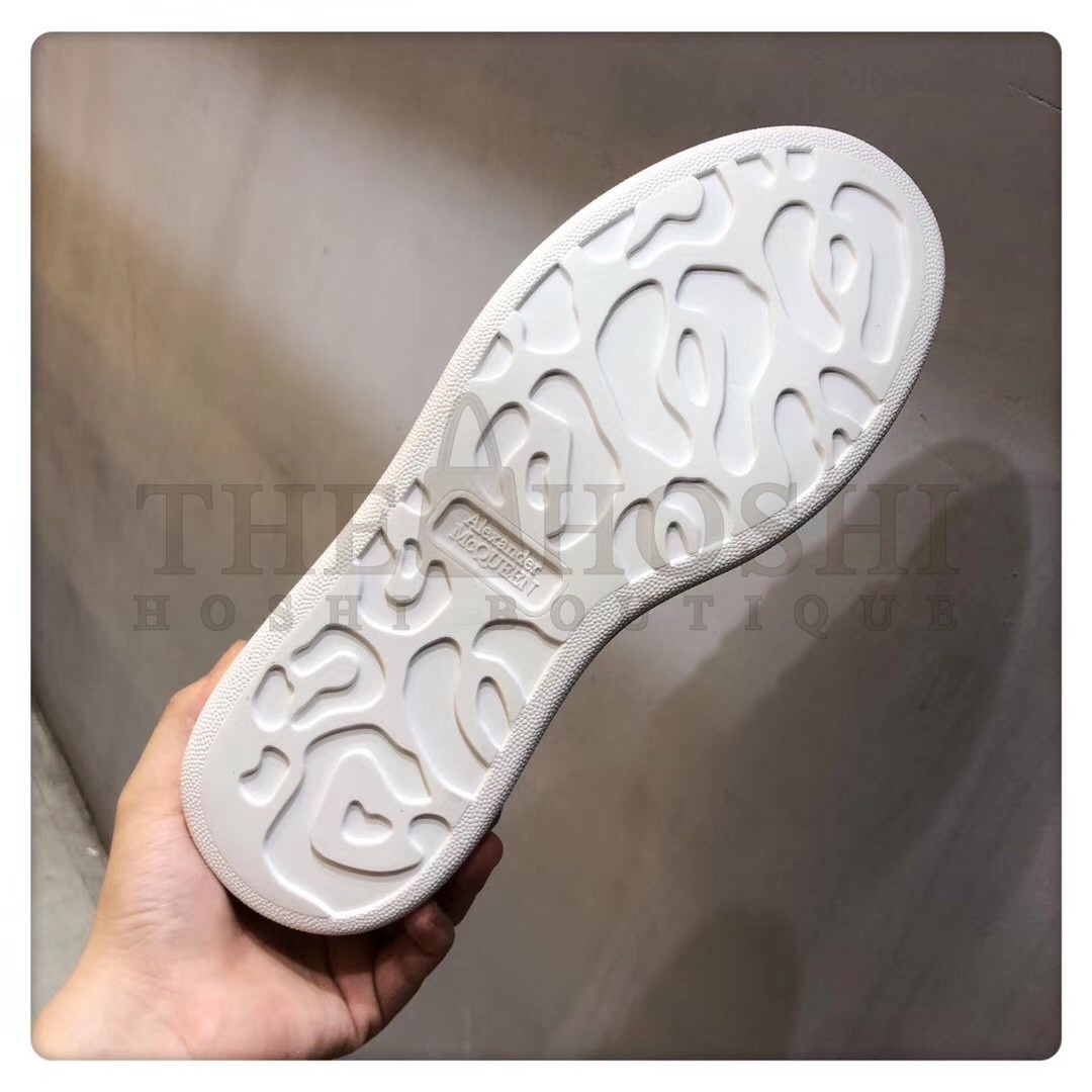 A1exa*der Mcqv*en Women