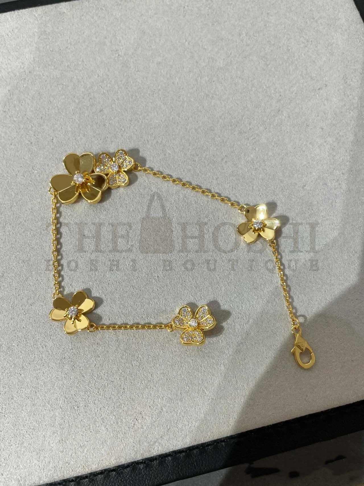V*n Cl**f & Arpels Gold Flower Bracelet, Frivole bracelet, 5 flowers Master Quality
