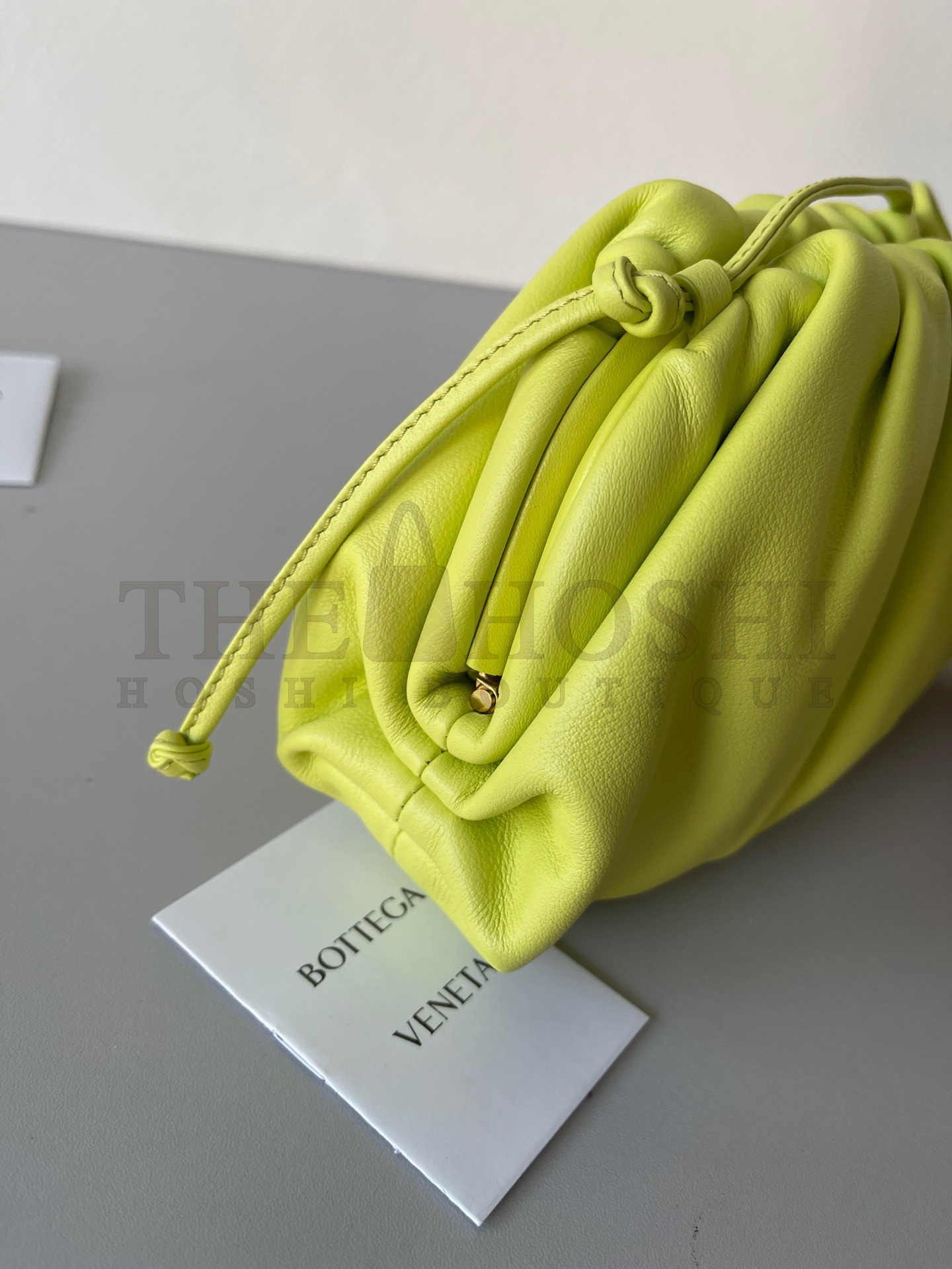 B0tt*ga Ven*ta Mini Pouch with Strap in Kiwi Calfskin Master Quality
