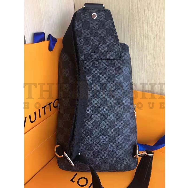 L0vis Vvtt0n LV Men Avenue Sling Bag in Coated Damier Graphique Canvas-Grey Master Quality