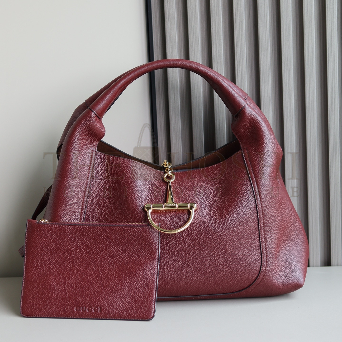 Gvc*1 Softbit Large Hobo Shoulder Bag – Burgundy Grained Leather, Detachable Handle, Magnetic Closure, 46 x 26 x 16 cm Master Quality